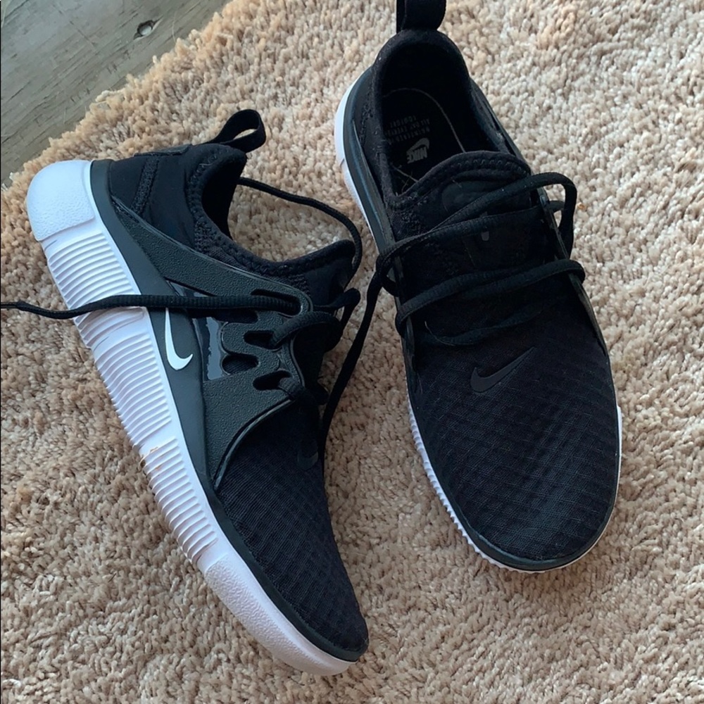 Black Nike Acalme shoes
